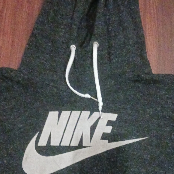 Nike Black Sweatshirt with Iconic Swoosh - Picture 3 of 7